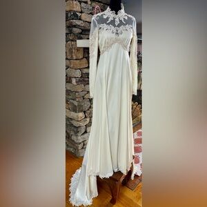 Vintage 70s Prairie style ivory Lace Wedding Dress with lace floral appliqué